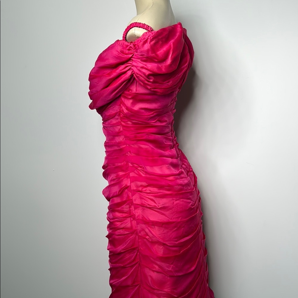 Elegant Pink Off-Shoulder Ruched Midi Dress - Picture 5 of 11